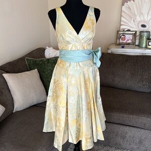 Teri‎ Jon by Rickie Freeman V- Neck Fit and flare Cocktail Dress Size 2